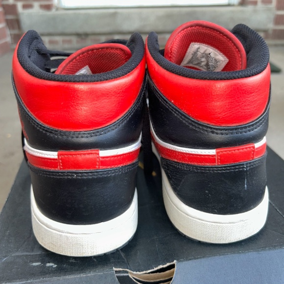 AIR JORDAN 1 MID BLACK/FIRE RED-WHITE NOIR/BLANC/ROUGE - Picture 5 of 5